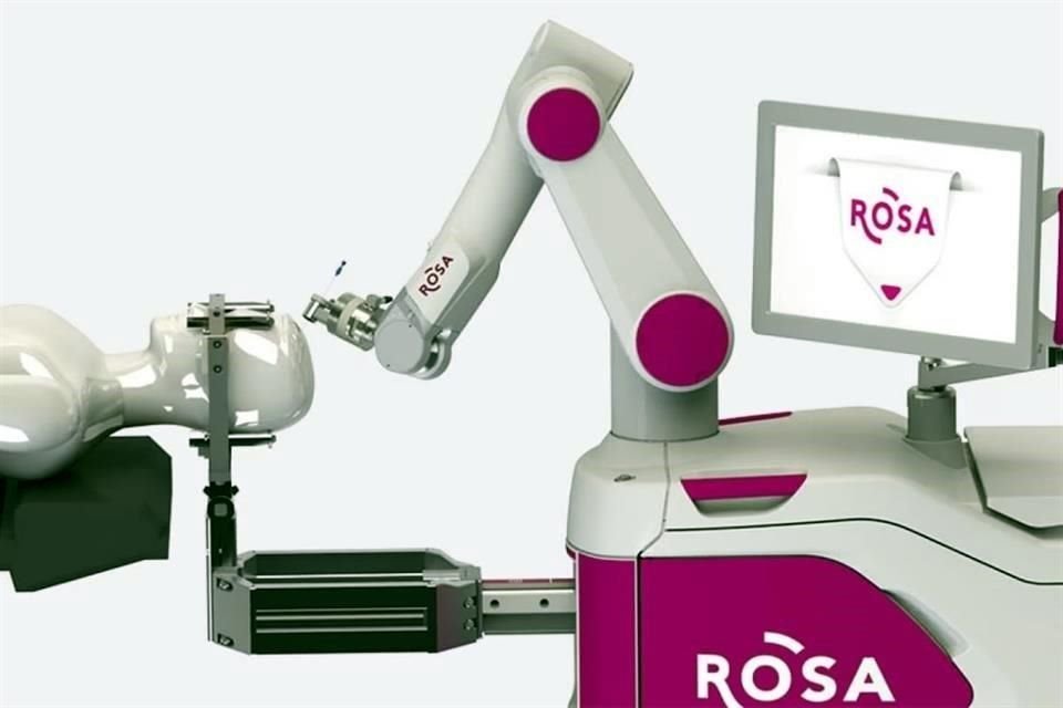 El Robot ROSA es de gran ayuda.