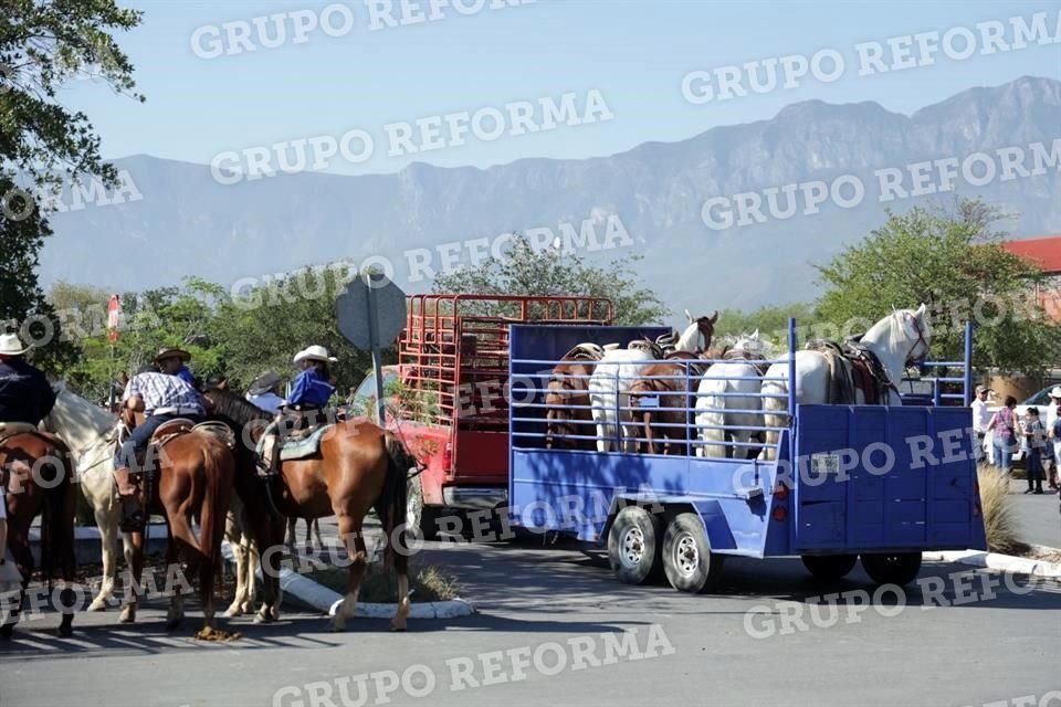 Cientos de caballos fueron traídos a la capital regiomontana para los festejos del 427 aniversario.