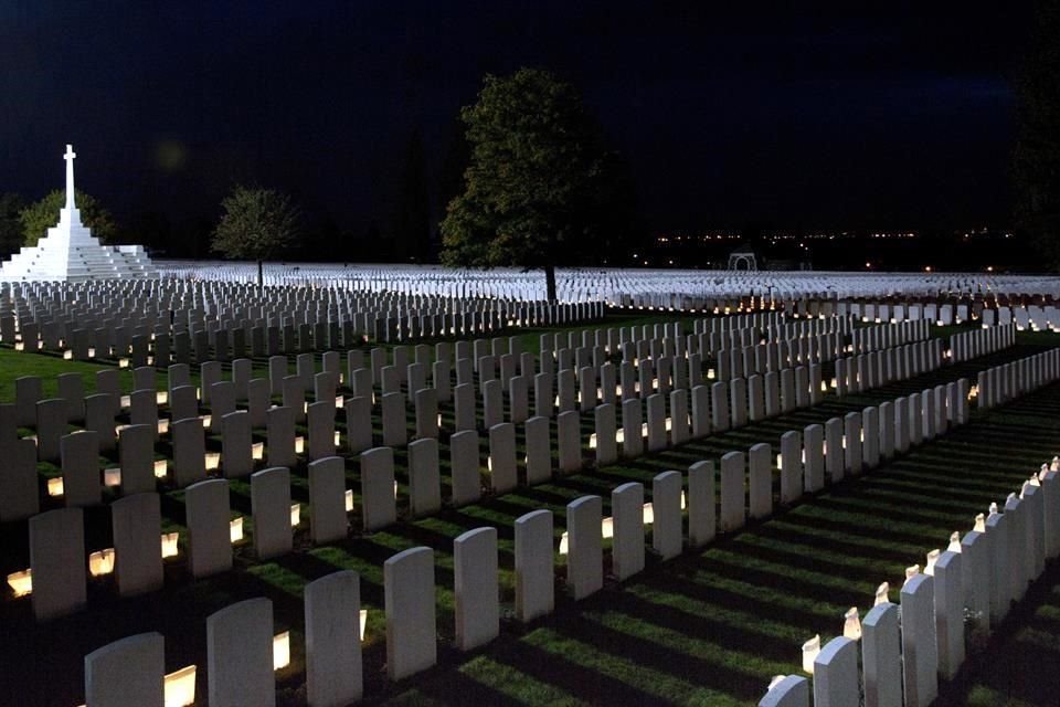 Sitios como el cementerio Tyne Cot en Zonnebeke, Bélgica, de la Primera Guerra Mundial, han sido propuestos por Bélgica y Francia para ser reconocidos como Patrimonio Mundial.