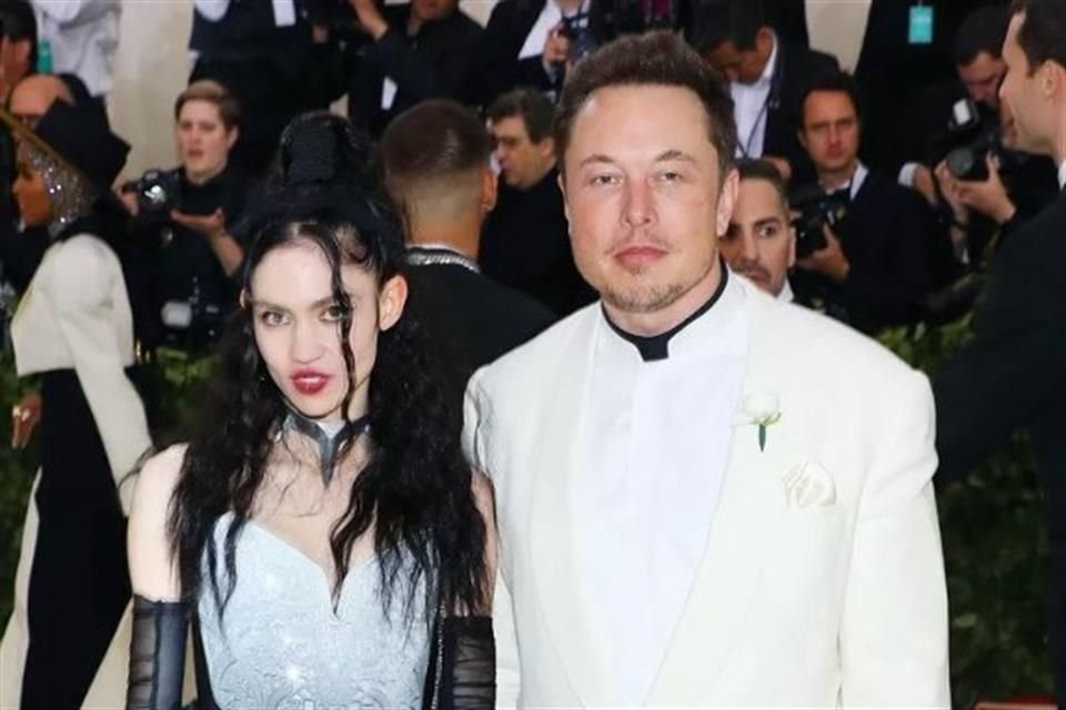 Elon Musk y Grimes dieron la bienvenida a su tercer hijo hace unos meses, se llama Techno Mechanicus.