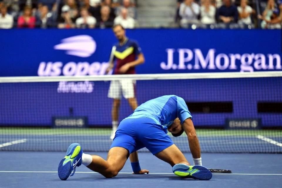 El serbio peleó todas las pelotas.
