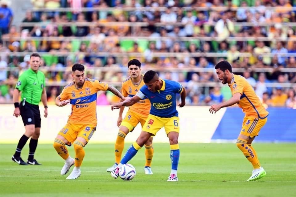Los Tigres cayeron este domingo 2-1 ante América en duelo amistoso jugado en Austin, Texas.