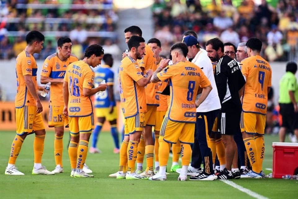 Los Tigres cayeron este domingo 2-1 ante América en duelo amistoso jugado en Austin, Texas.