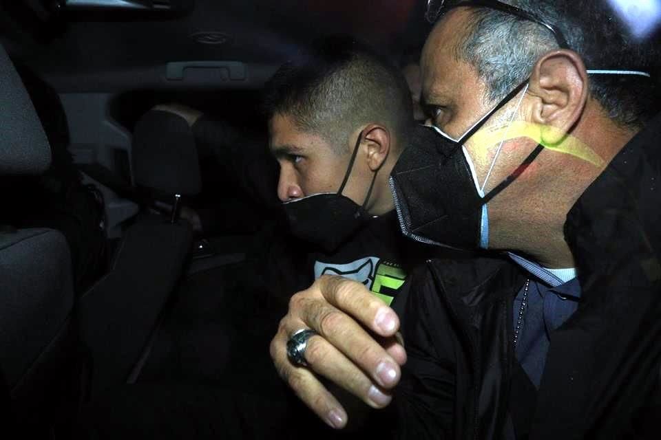 Diego Helguera, quien tiene una orden de aprehensión por atropellar a dos mujeres en Iztacalco, se entregó a la FGJ-CDMX.