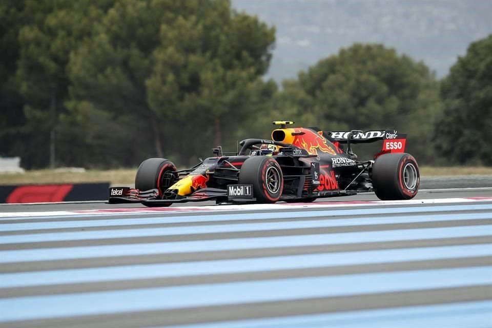 El mexicano Sergio Pérez mejoró en la tercera sesión de entrenamientos libres del GP de Francia para ubicarse en la cuarta posición.