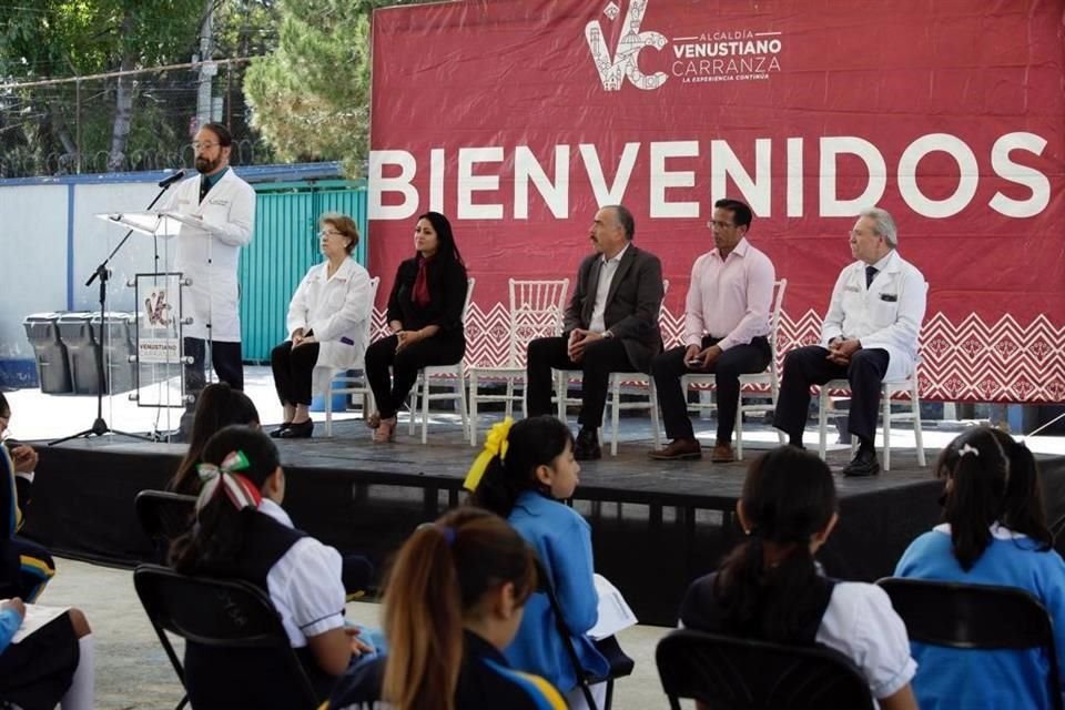 Este lunes, el Gobierno de la Ciudad de México arrancó con la campaña de vacunación contra el virus del papiloma humano en mujeres.