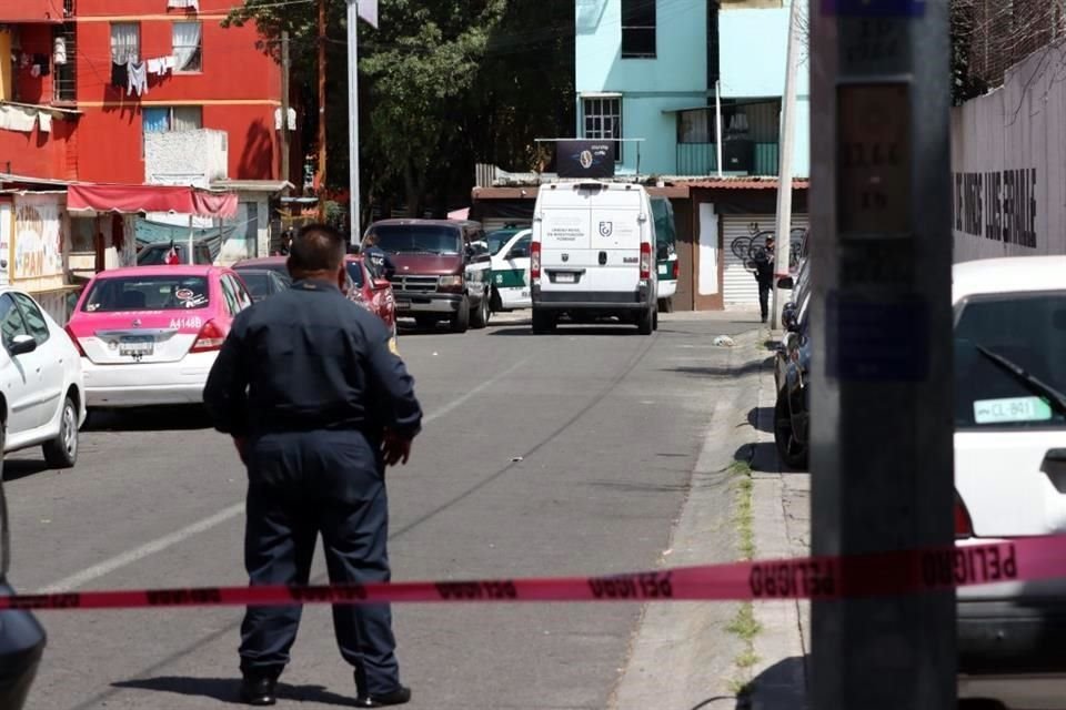 Un elemento de la Policía de la Ciudad asesinó a un joven que habría participado en un asalto en la Colonia El Rosario, en Azcapotzalco.