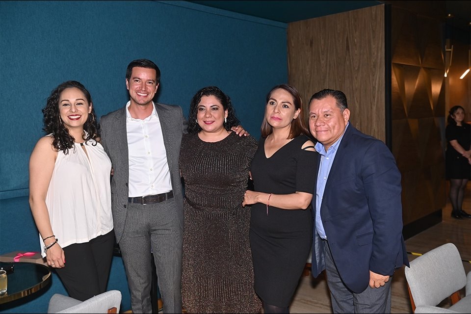 Andrea Mondragón, Mauricio Espinel, Maricela Núñez, Marisela Rodríguez y Alejandro Baeza.