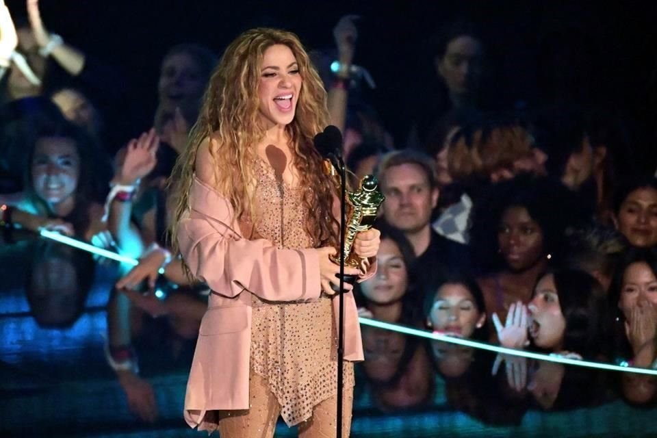 Shakira recibió, emocionada, el Premio Video Vanguardia.