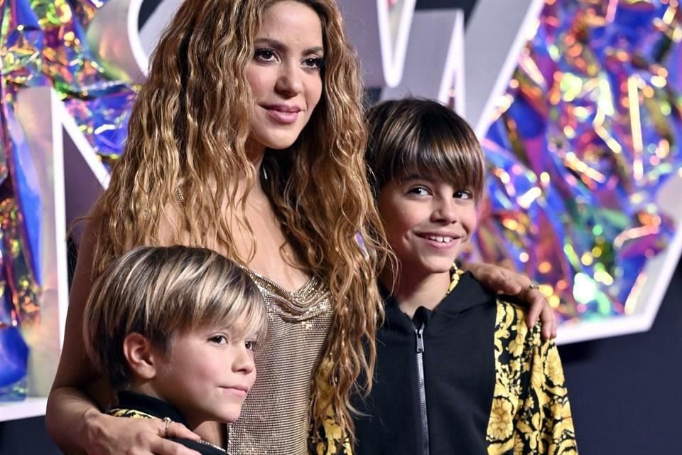 Sasha y Milán acompañaron a su mamá Shakira en la alfombra roja y durante la ceremonia.