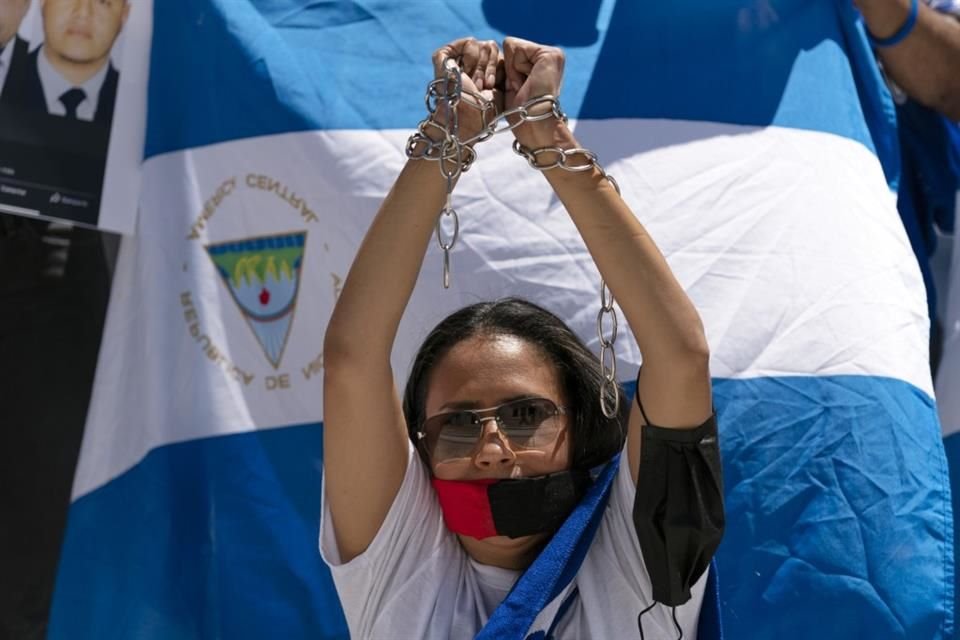 Simpatizantes de Nicaragua protestan frente a la Organización de los Estados Americanos, el 23 de junio de 2021.