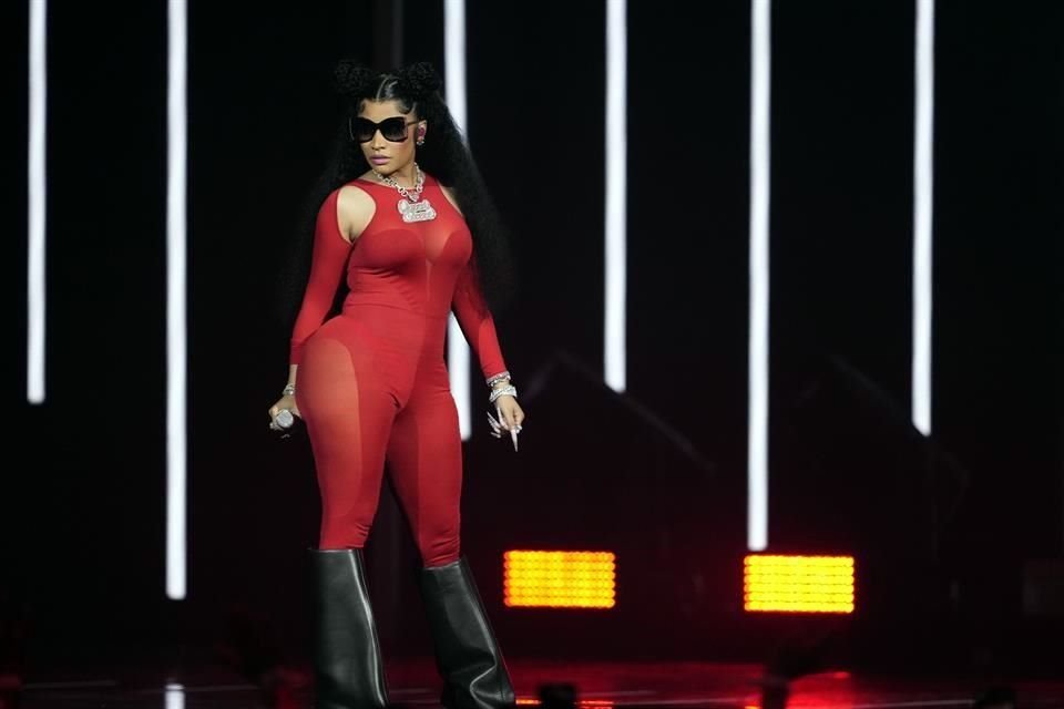 Nicki Minaj también tuvo su oportunidad de cantar en la gala.