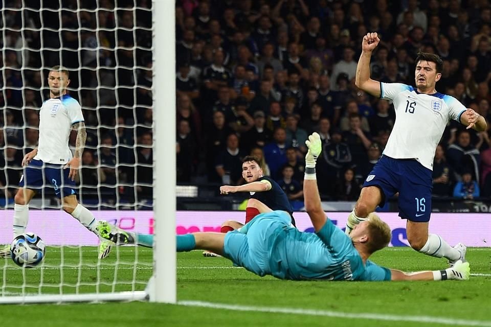 Harry Maguire marcó un autogol y fue abucheado en el partido ante Escocia.