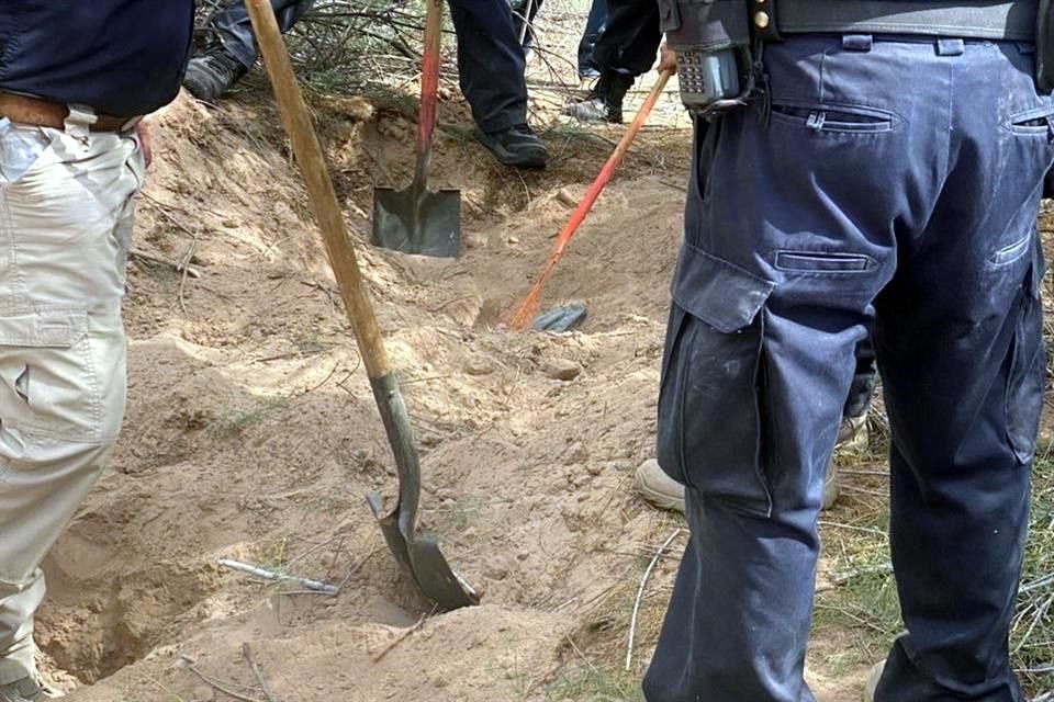 La fosa fue hallada en un ejido ubicado en el Municipio de Mexicali, en Baja California.