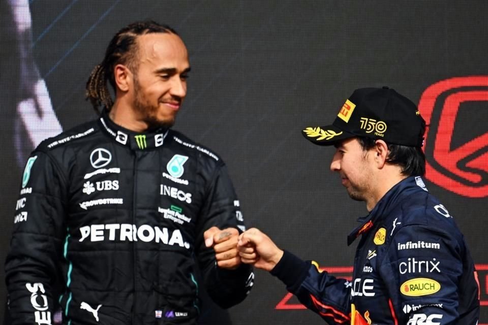 Lewis Hamilton salió en defensa de Checo Pérez.