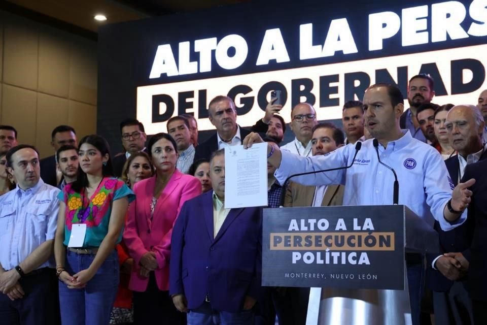 Dirigentes del PRI, PAN y PRD pidieron a Samuel 'dejar de estar chingando' y advierten negativa a darle a licencia por eventual candidatura.