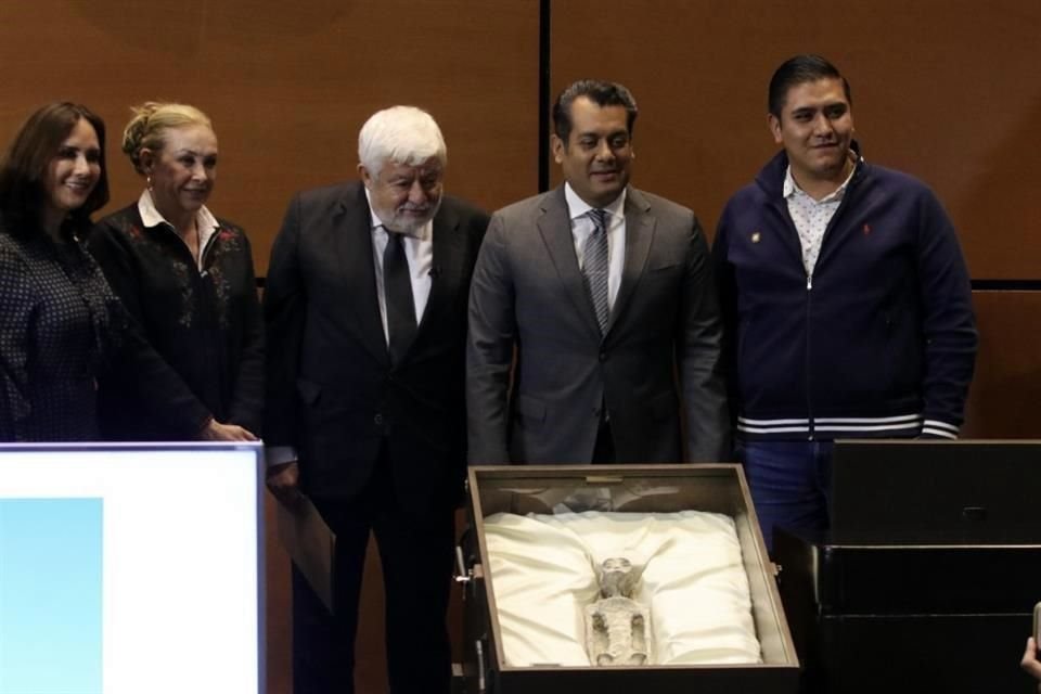 El diputado Sergio Gutiérrez (segundo de der a izq) durante la audiencia pública realizada el pasado 12 de septiembre en San Lázaro.