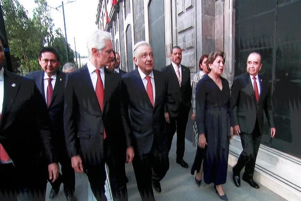 El presidente López Obrador y el Gobernador Del Mazo acompañaron a Delfina Gómez en su toma de protesta.