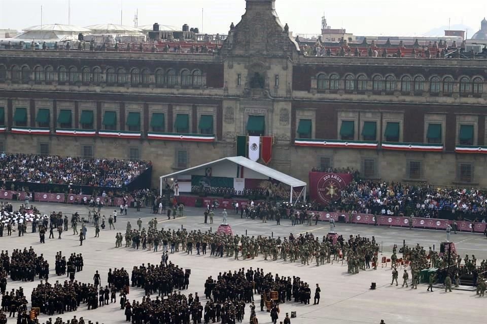 El desfile parte  del Zócalo capitalino y culmina en el Campo Marte.