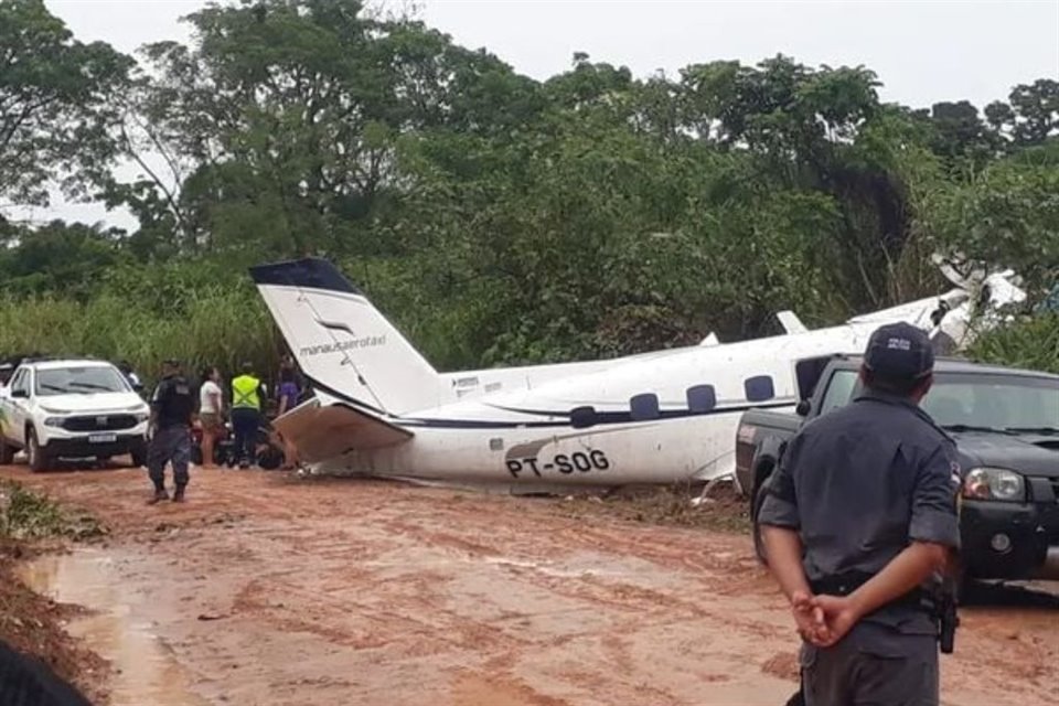 Catorce personas murieron luego de un accidente aéreo en el Estado de Amazonas, Brasil, informaron autoridades locales.