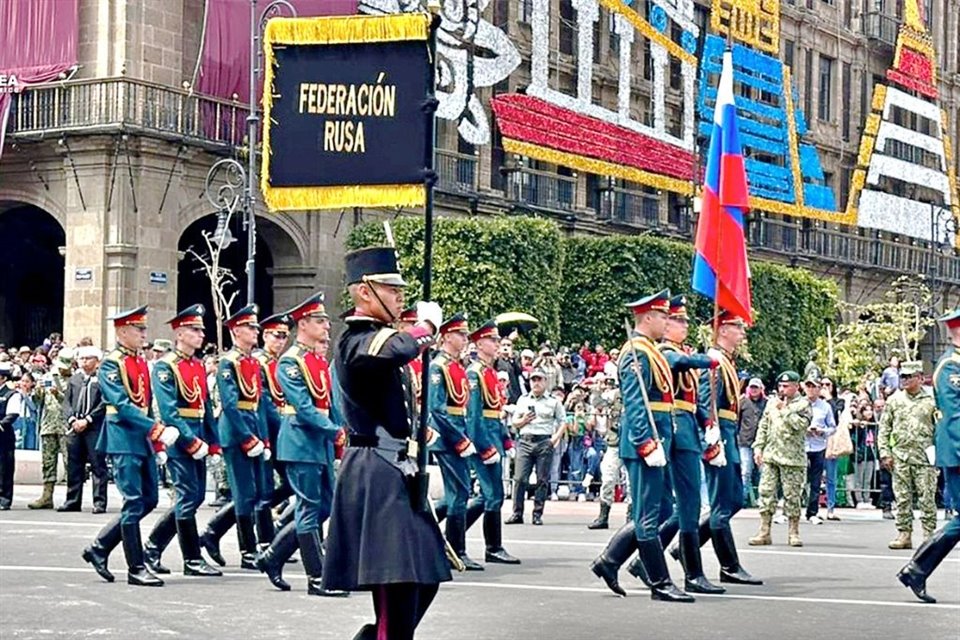 Aparición de contingentes de los Ejércitos ruso y nicaragüense en Desfile por Independencia causó polémica y críticas al Gobierno mexicano. 