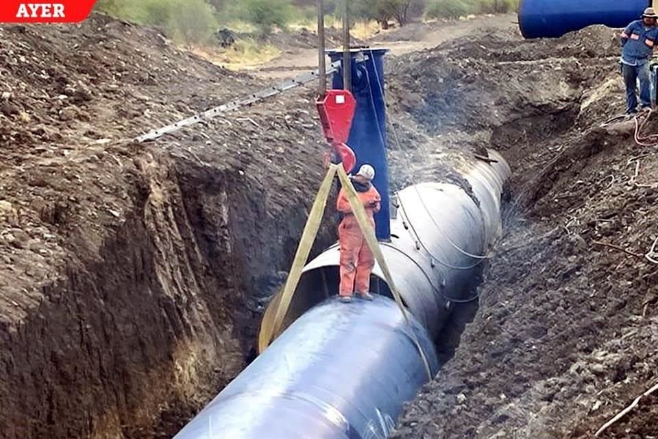 Cuatro días después de que fue 'inaugurado', ayer el Acueducto seguía con trabajos, como a la altura de Cadereyta (foto).