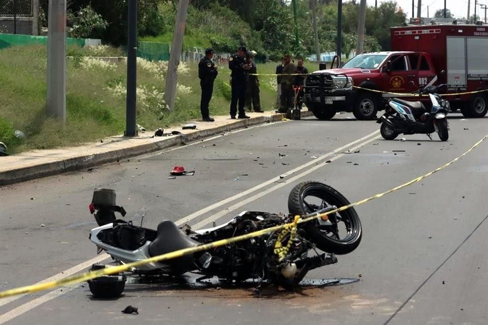 Motociclista de alrededor del 40 años falleció alrededor del medio día al perder el control de su vehículo y chocar en la Gustavo A. Madero.