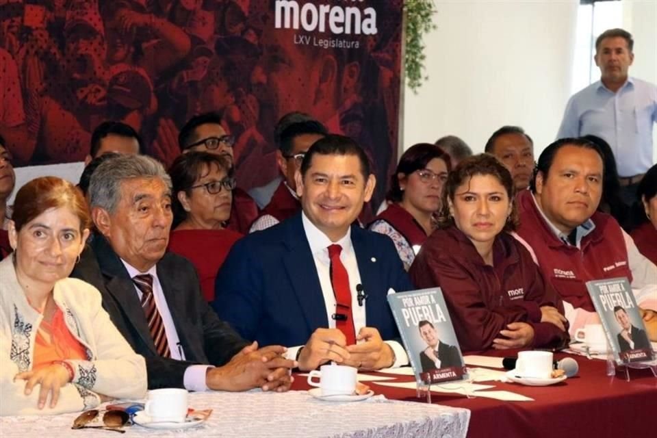 Alejandro Armenta, senador de Morena, anunció que pedirá licencia para contender por candidatura a gubernatura de Puebla.