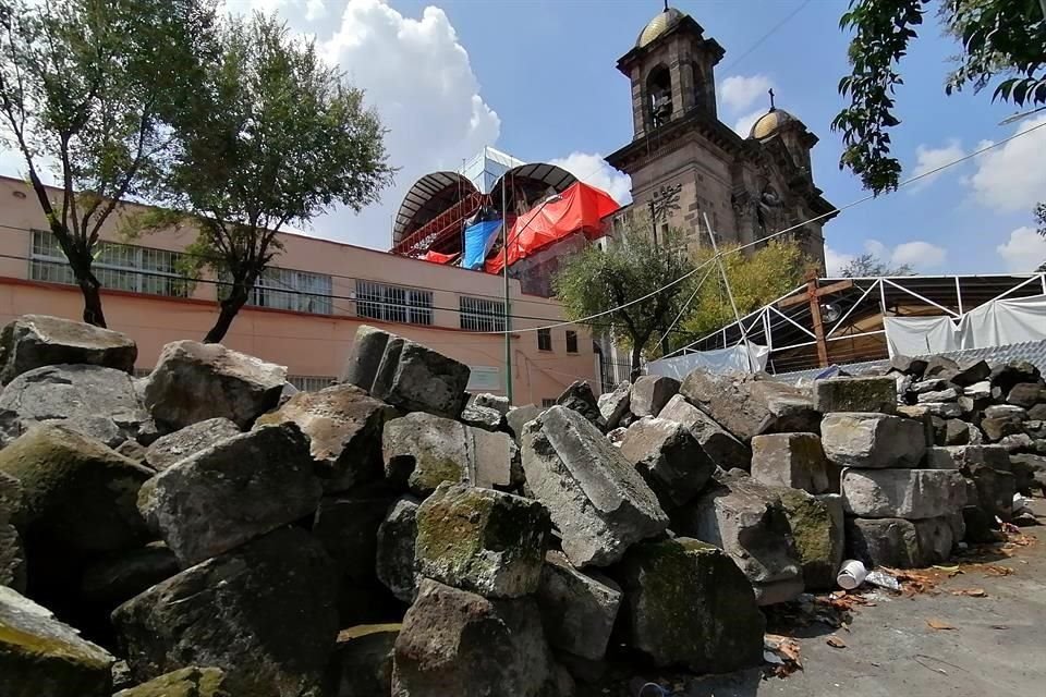 Fragmentos del templo de Nuestra Señora de Los Ángeles permanecen en las inmediaciones del inmueble.