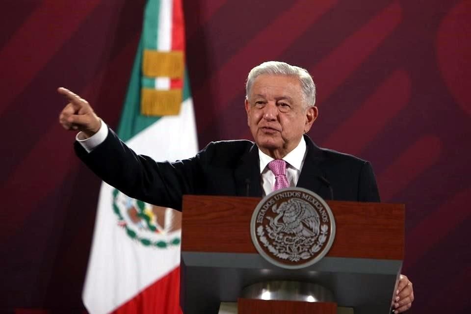 AMLO durante conferencia mañanera en Palacio Nacional.