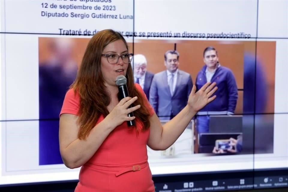 La matemática y divulgadora científica Gabriela Frías probó con referencias a otros casos que la presentación de Maussan se trató de un fraude.