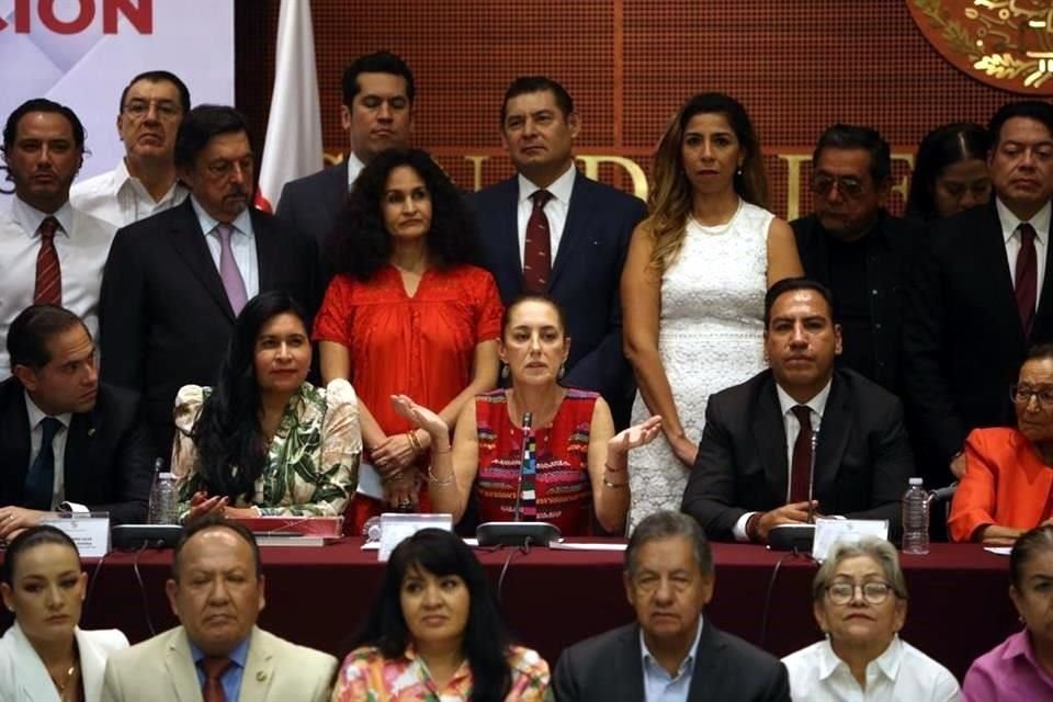 Sheinbaum se reunió con senadores de Morena, PVEM y PT.