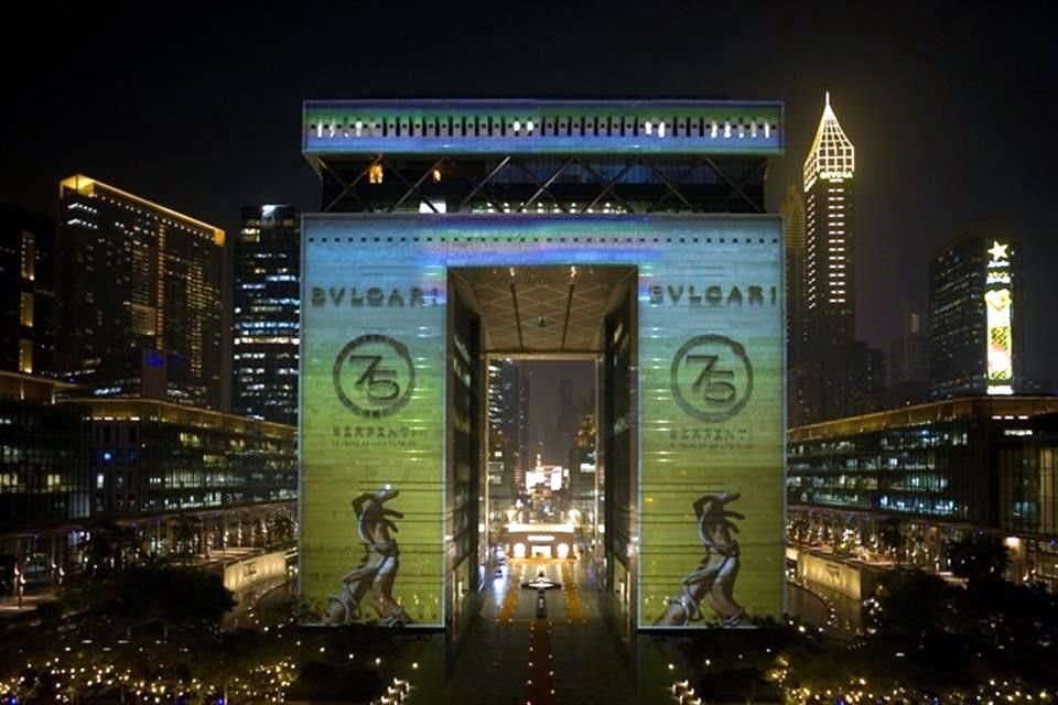 Edificio de Dubai proyecta símbolos de moda