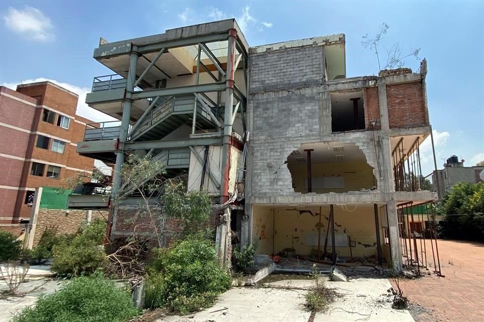 La estructura dañada del Colegio Rébsamen sigue en pie, pues el proceso legal sigue abierto.