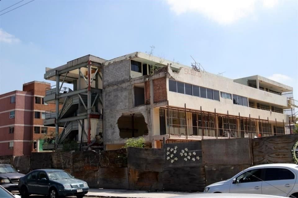 La estructura dañada del Colegio Rébsamen sigue en pie, pues el proceso legal sigue abierto.