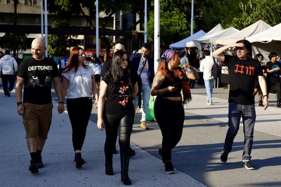 Los fans de Depeche Mode llegaron al Foro Sol desde las 17:00 horas.