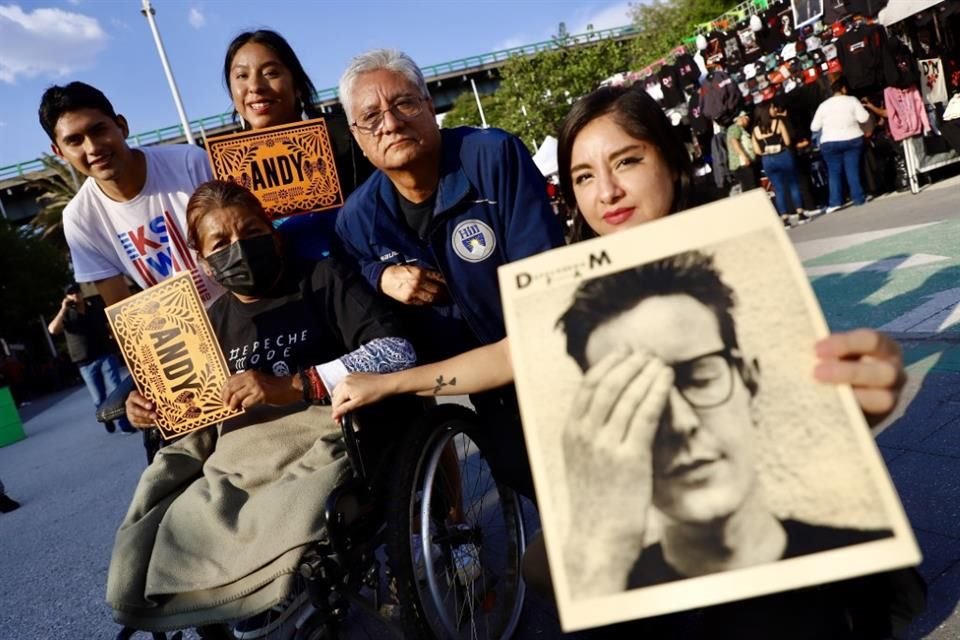 Fans de todas las edades acudieron al Foro Sol para ver a Dave Gahan y Martin Gore.