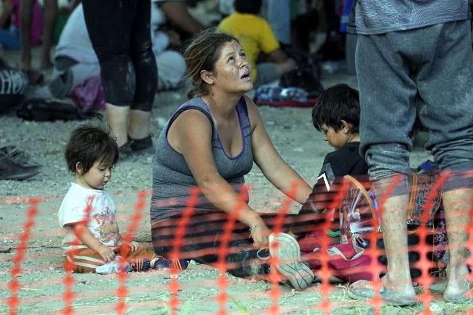 Familias enteras intentan llegar a la unión americana.