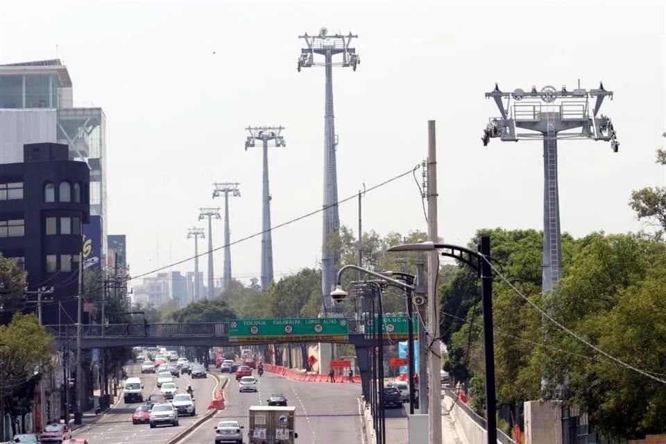 El legislador Royfid Torres, miembro de la Asociación Parlamentaria Ciudadana, señaló que la colocación de 38 torres a lo largo de 5.4 kilómetros en la Tercera Sección del Bosque de Chapultepec han provocado afectaciones. 