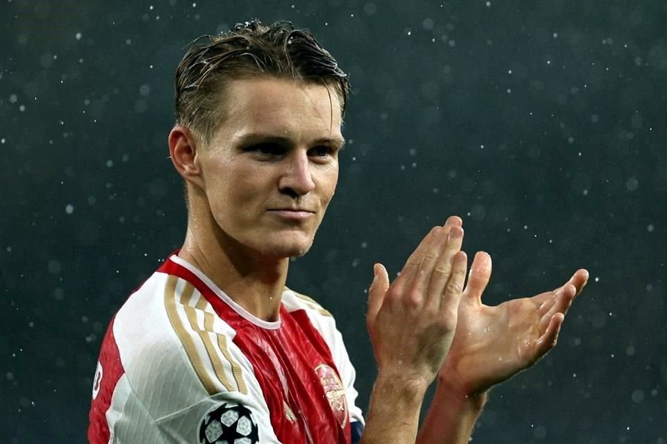 Martin Odegaard se quedará más tiempo en el Arsenal.