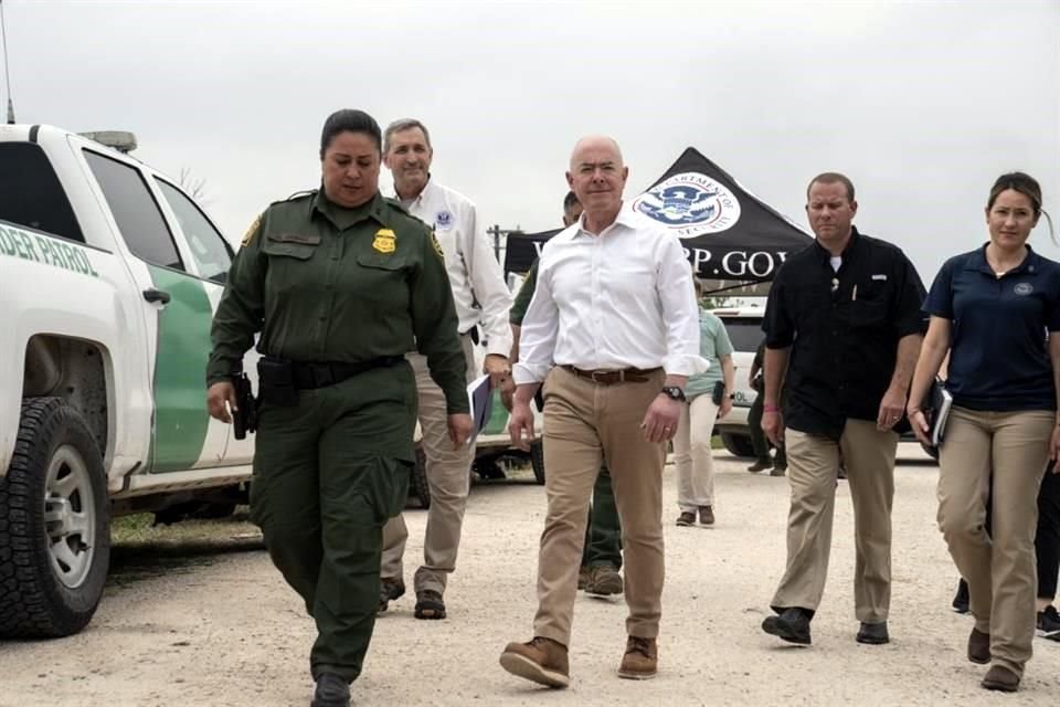 El jefe del Departamento de Seguridad Nacional de EU, Alejandro Mayorkas, visitará la frontera con México en medio de repunte de migrantes.