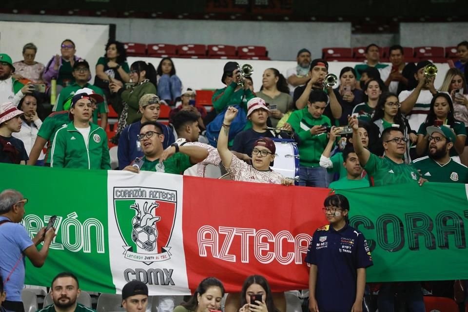 La afición mexicana en el Estadio Azteca.