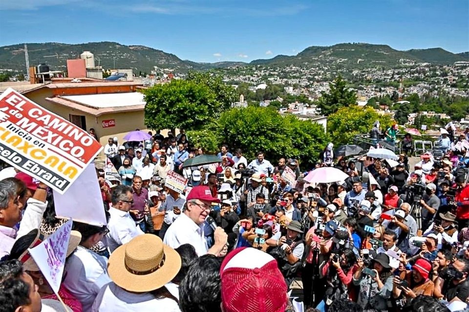 El ex Canciller reunió ayer a cientos de simpatizantes en Tlaxcala.