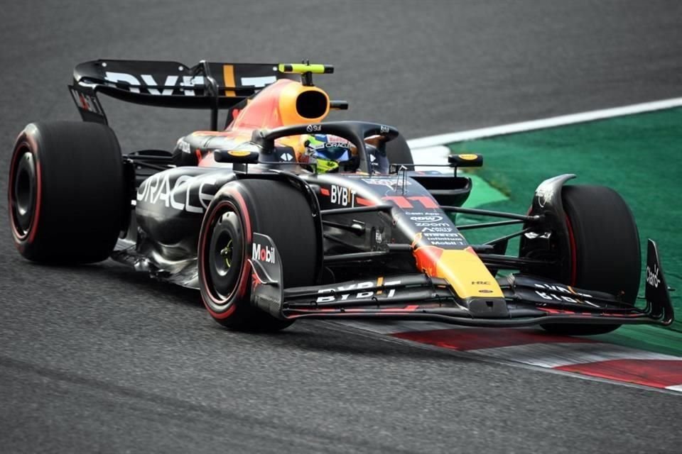 Checo Pérez considera que el ritmo de carrera será clave para que él pueda ayudar a Red Bull a ganar el título y comentó que será una buena batalla con los McLaren y Charles Leclerc.