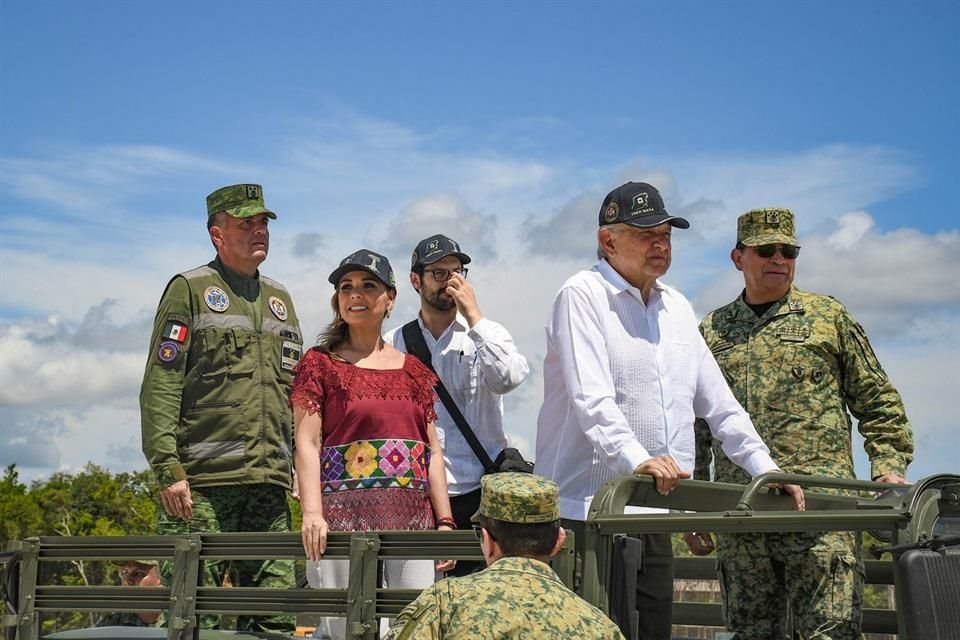 AMLO supervisó avance de Aeropuerto de Tulum con Gobernadora de QR.