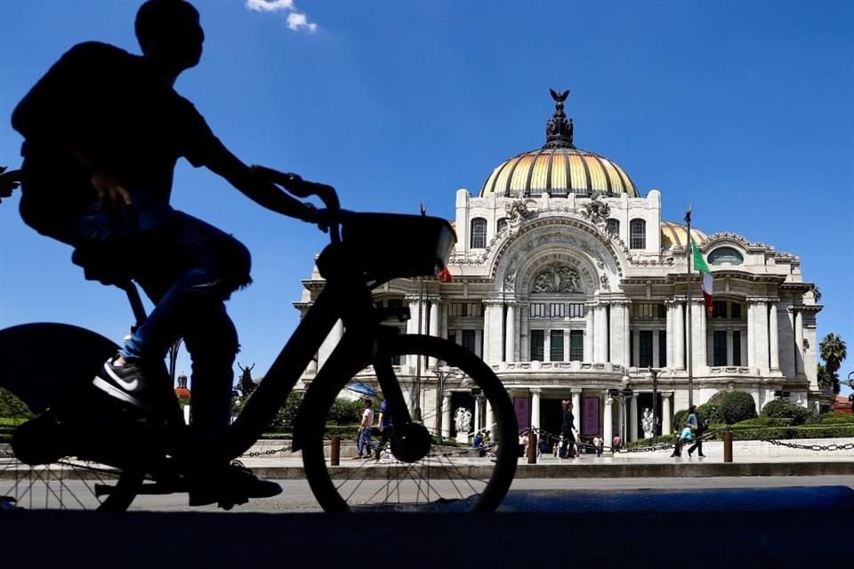 Areli Carreón, de la asociación Bicitekas, señaló que los espacios para estacionar bicis son algo que debería ser considerado en cualquier intervención de movilidad.