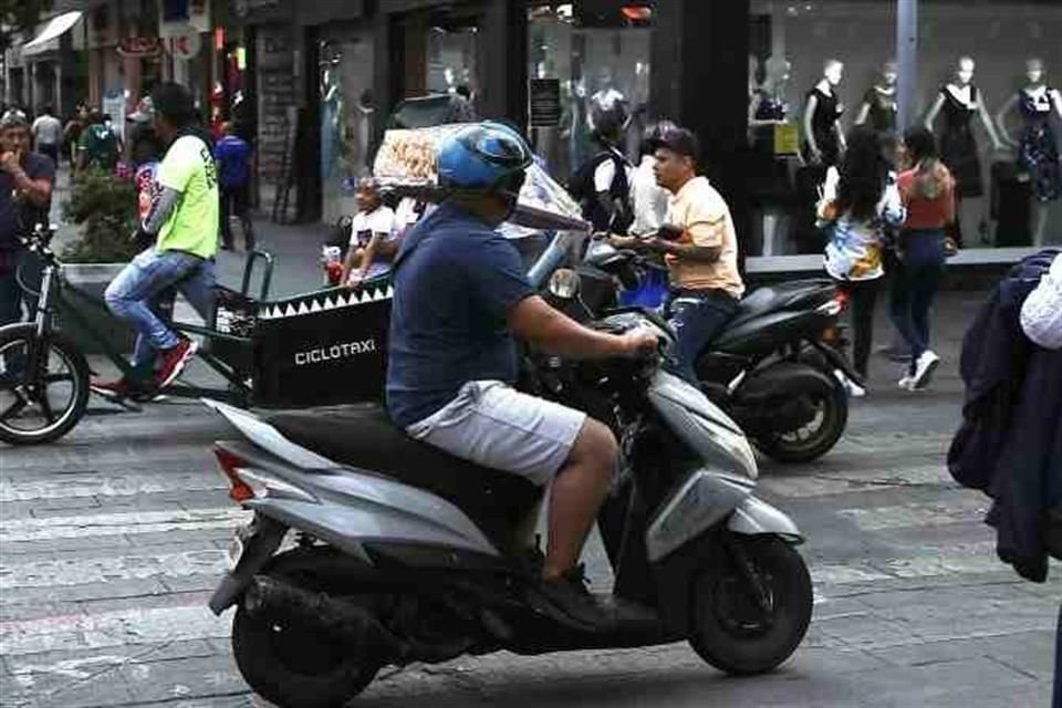 'A seis días de la entrada en vigor de estas reformas se han aplicado 2 mil 153 infracciones por no utilizar casco de seguridad, estacionamiento prohibido', informó el Jefe de Gobierno.