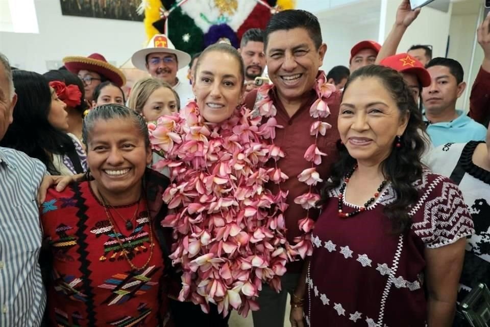 Claudia Sheinbaum, coordinadora de la 4T, en Oaxaca, acompañada por el Gobernador Salomón Jara.