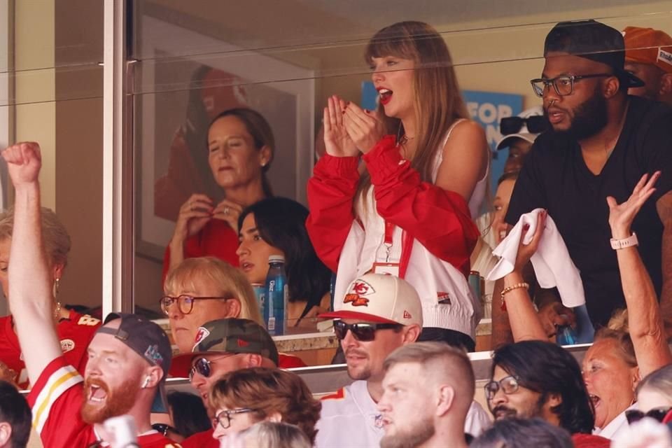 Taylos Swift visitó el Arrowhead Stadium para apoyar al ala cerrada Travis Kelce, de los Chiefs de Kansas City