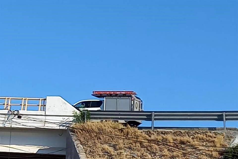 Los cuerpos fueron dejados en un puente a la altura del kilómetro 27 de la Autopista a Nuevo Laredo.